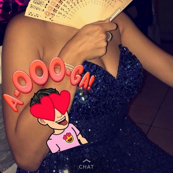 Fully embellished formal gown - Picture 4 of 5